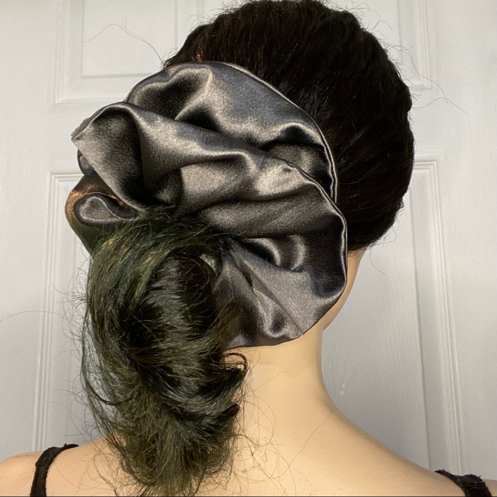 Handmade women grey satin oversized scrunches. NWT. Condition. - Picture 4 of 6